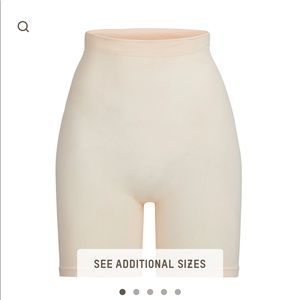SKIMS Sculpt Short Mid Thigh